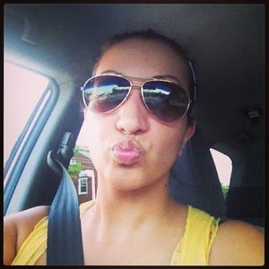 Meet your Posher, Alexandra